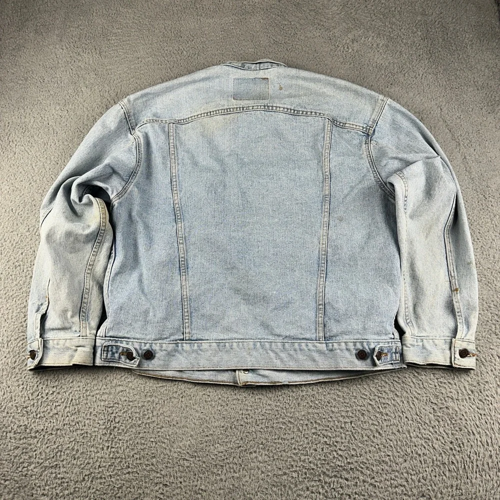Levis has major